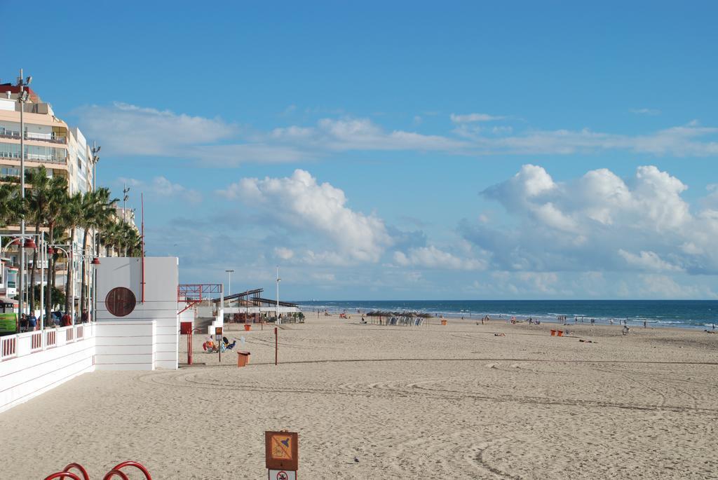 Brisas Estadio Playa Victoria 카디스 외부 사진